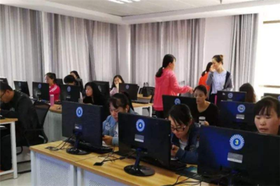 凤飞职业技能培训 赋能职业发展，助力梦想起航